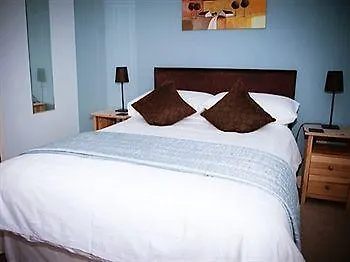 School Hotel Farmborough